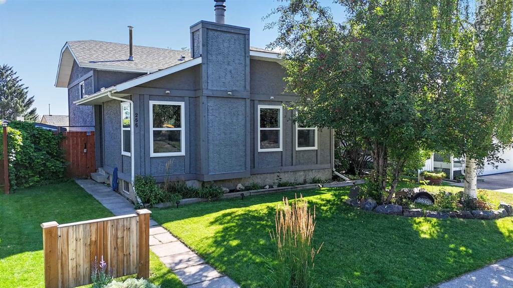 Picture of 255 Shawcliffe Circle SW, Calgary Real Estate Listing