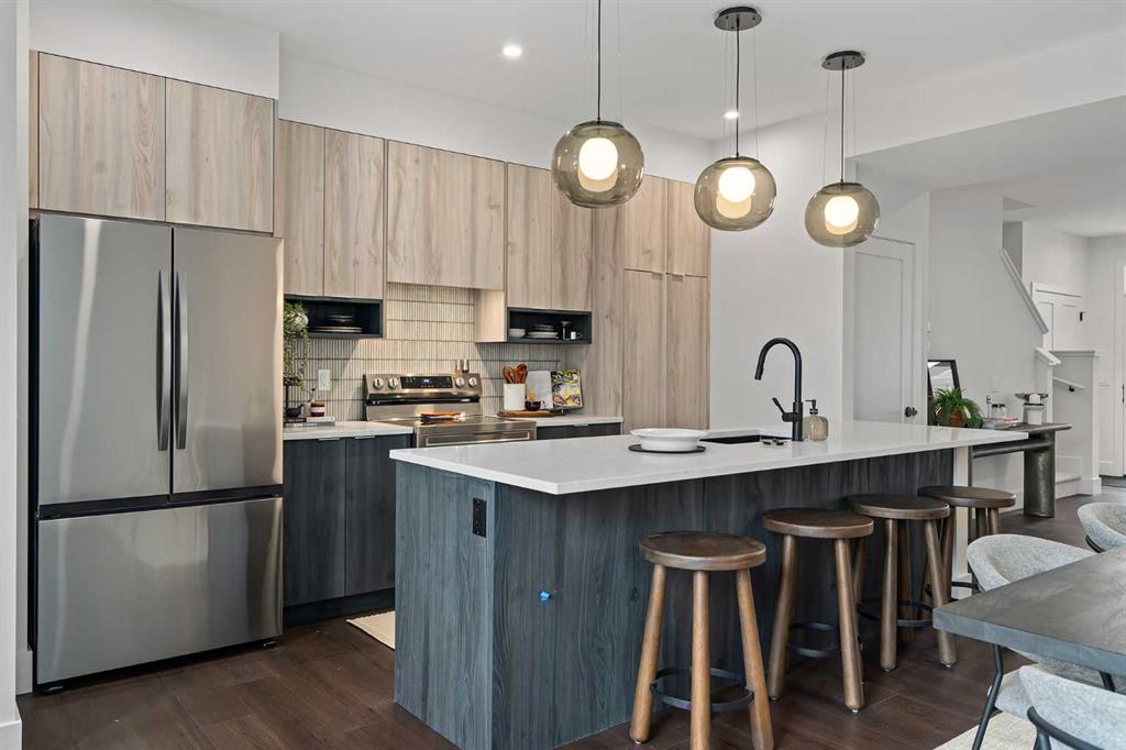 Picture of 13 Silverton Glen Bay SW, Calgary Real Estate Listing