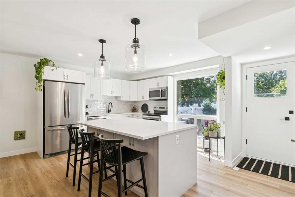 Picture of 16 Brae Glen Court SW, Calgary Real Estate Listing
