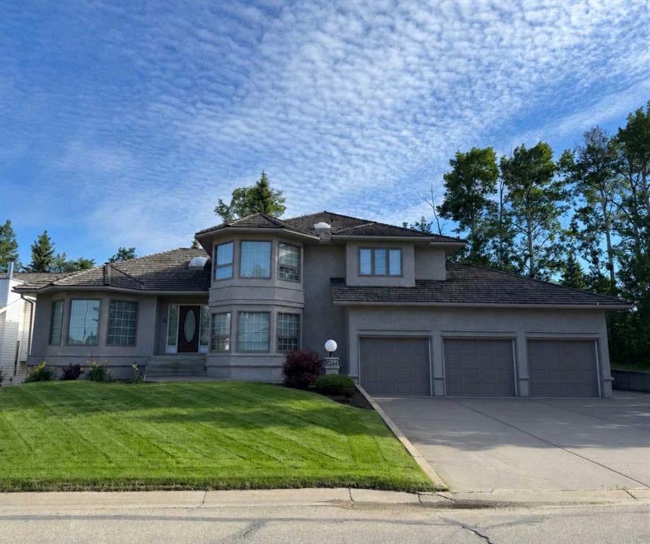 Picture of 9244 Wedgewood Drive N, Wedgewood Real Estate Listing