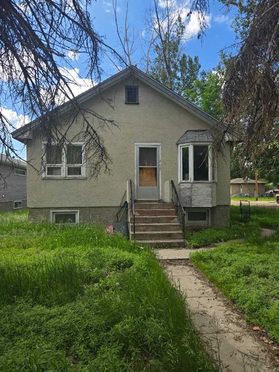 Picture of 377 2 Street NW, Medicine Hat Real Estate Listing