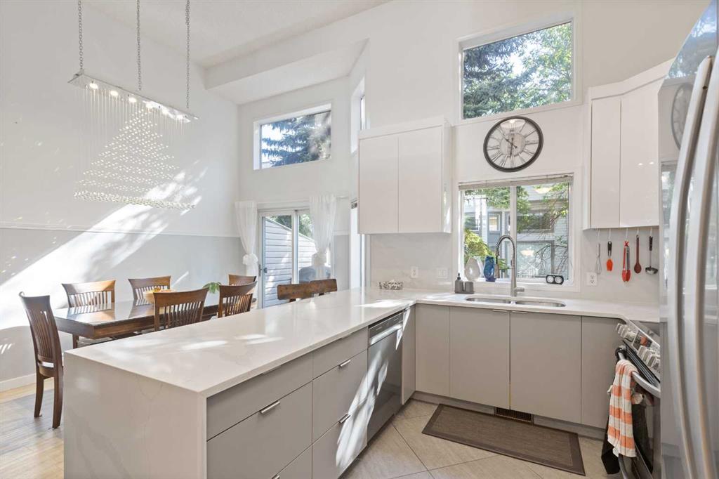 Picture of 12 Kingsland Villas SW, Calgary Real Estate Listing