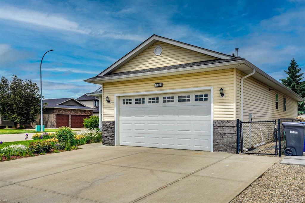 Picture of 144 Hillcrest Cape , Strathmore Real Estate Listing