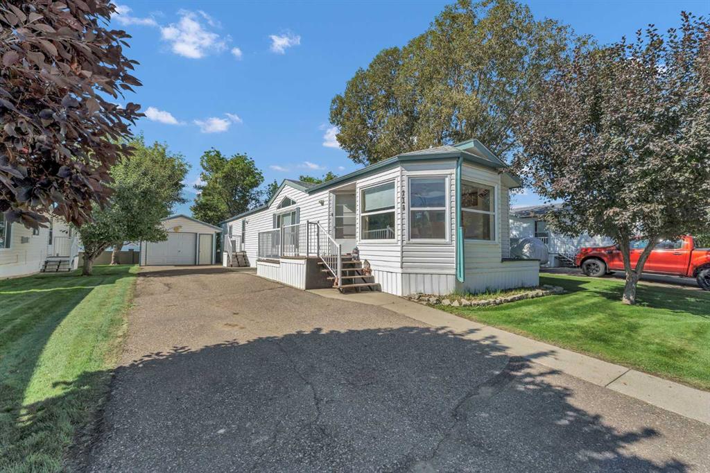 Picture of 111, 1600 Strachan Road SE, Medicine Hat Real Estate Listing