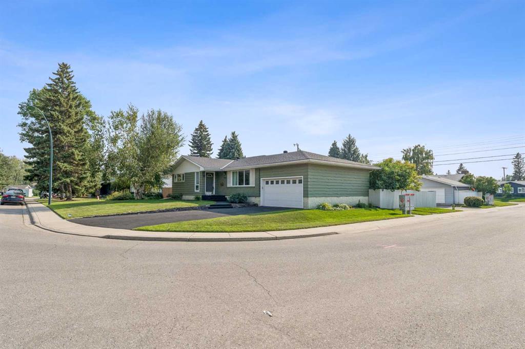 Picture of 10719 Mapleshire Crescent SE, Calgary Real Estate Listing