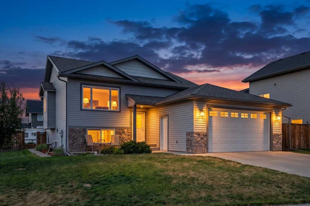 Picture of 1546 Idaho Street , Carstairs Real Estate Listing