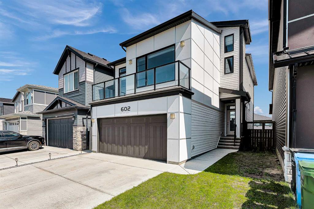 Picture of 602 Creekstone Circle SW, Calgary Real Estate Listing
