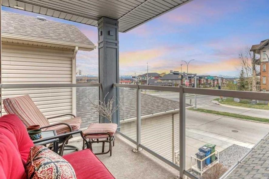 Picture of 8 Sunset Square , Cochrane Real Estate Listing