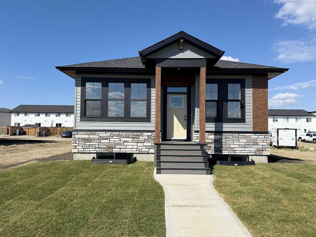 Picture of 25 Ian Way , Sylvan Lake Real Estate Listing