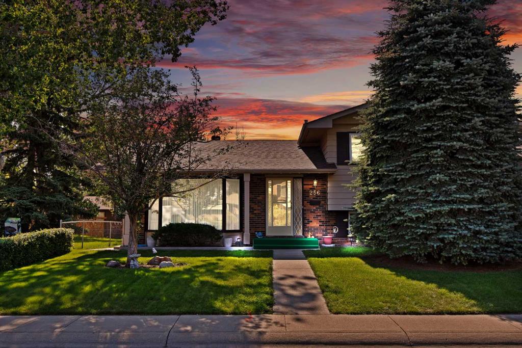 Picture of 256 Parkwood Close SE, Calgary Real Estate Listing
