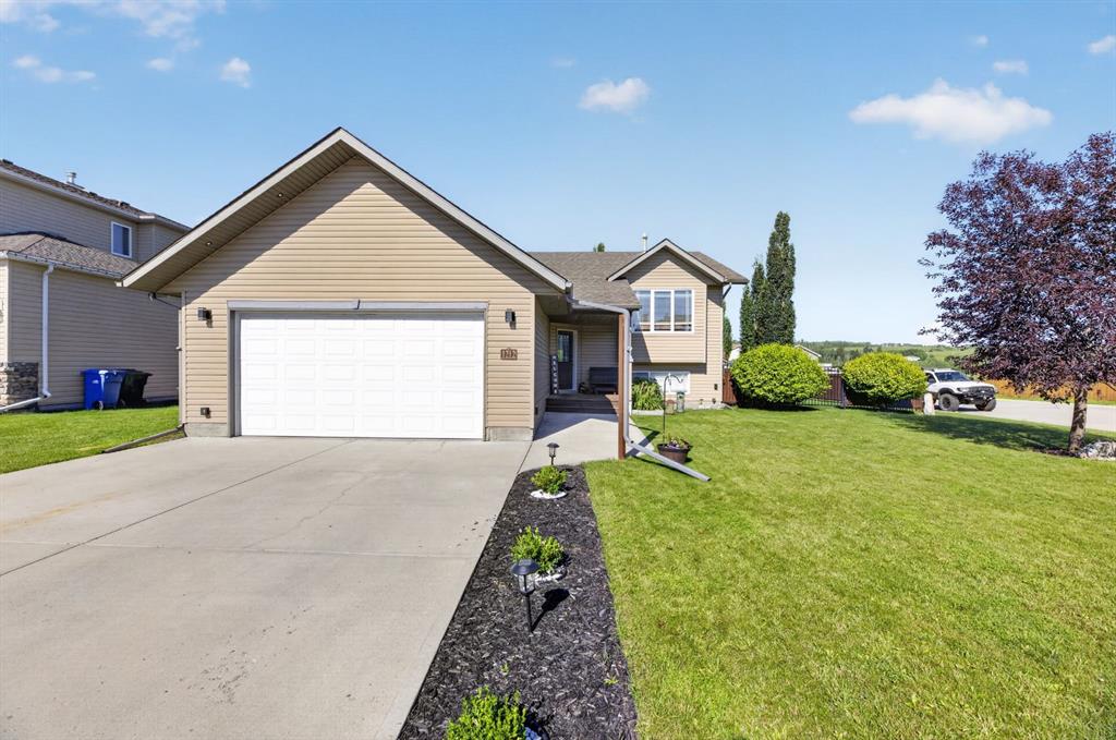 Picture of 1212 2 Street NE, Sundre Real Estate Listing