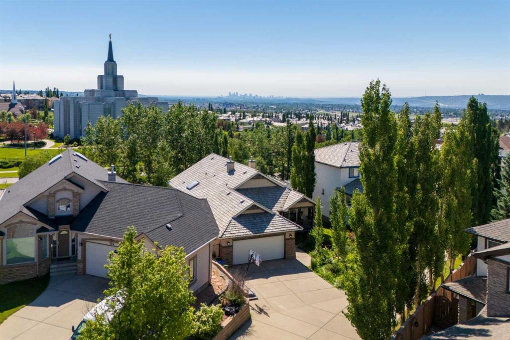 Picture of 315 Rocky Ridge Bay NW, Calgary Real Estate Listing