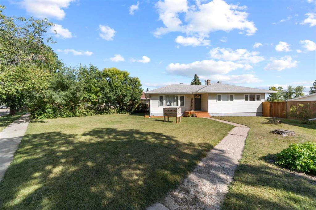 Picture of 5113 49 Avenue , Forestburg Real Estate Listing