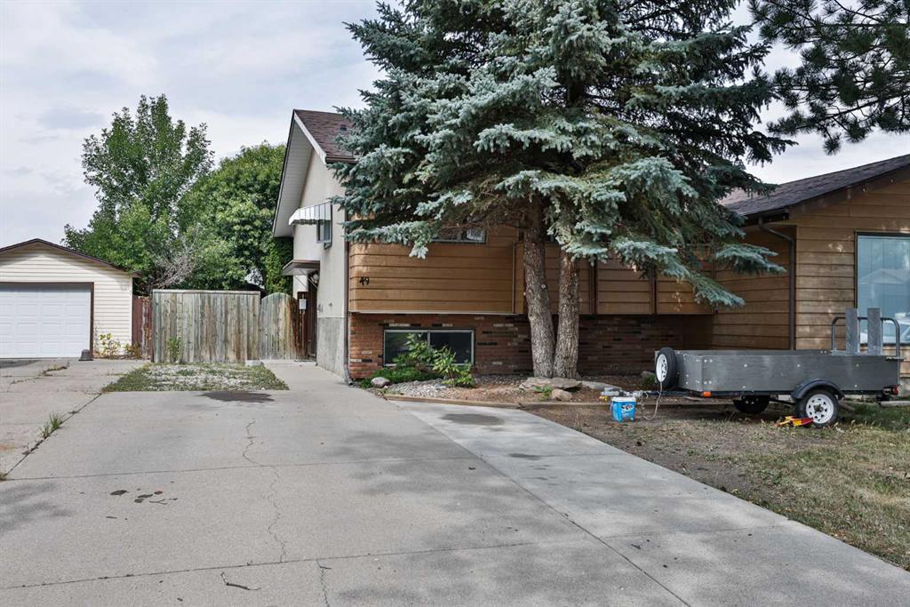 Picture of 49 Meadowlark Boulevard N, Lethbridge Real Estate Listing