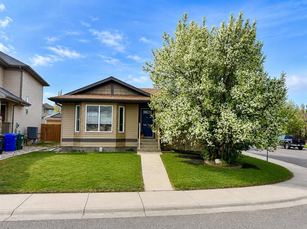 Picture of 118 Silkstone Road W, Lethbridge Real Estate Listing