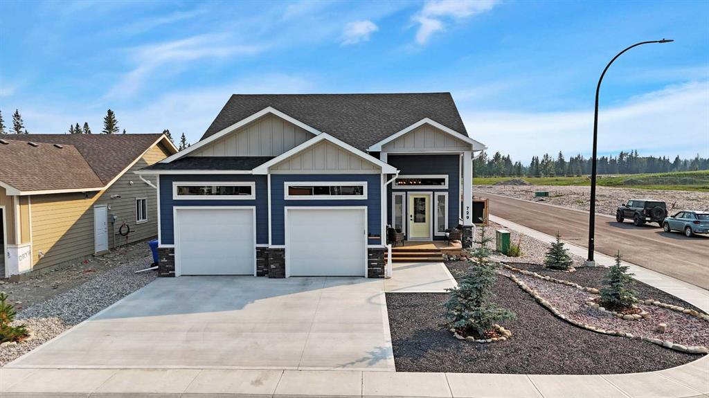 Picture of 729 5 Street SW, Sundre Real Estate Listing