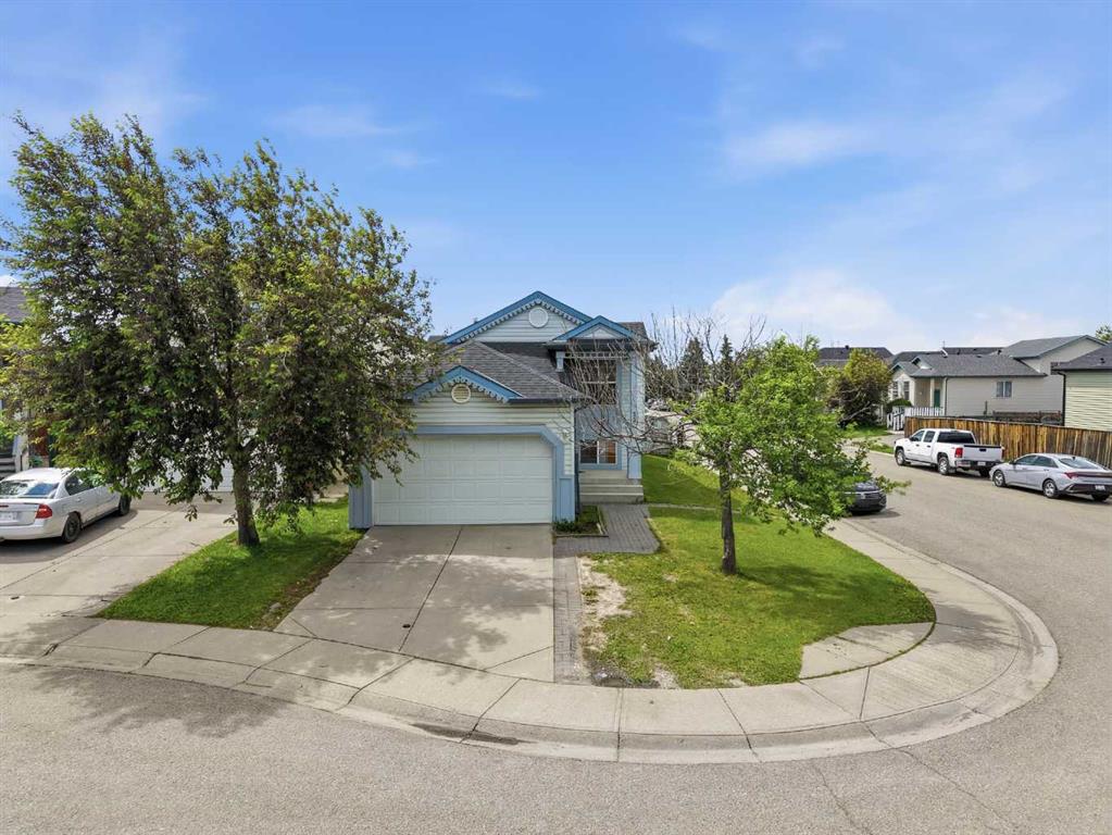 Picture of 33 MARTIN CROSSING Green NE, Calgary Real Estate Listing