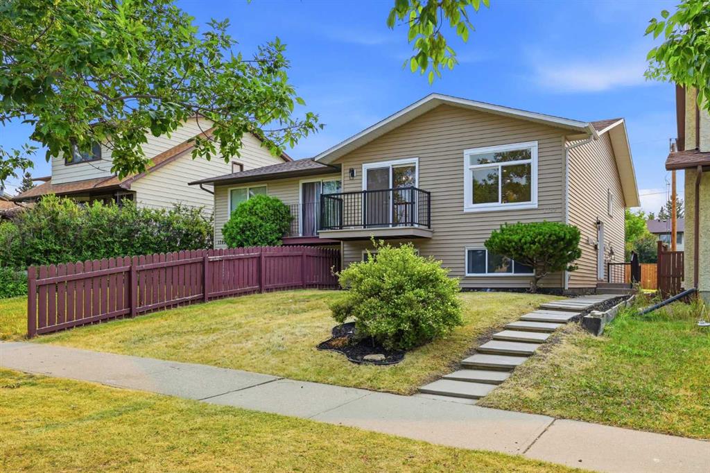 Picture of 1387 Berkley Drive NW, Calgary Real Estate Listing
