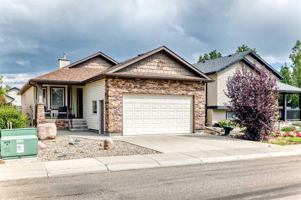 Picture of 27 Jessie Robinson Close N, Lethbridge Real Estate Listing