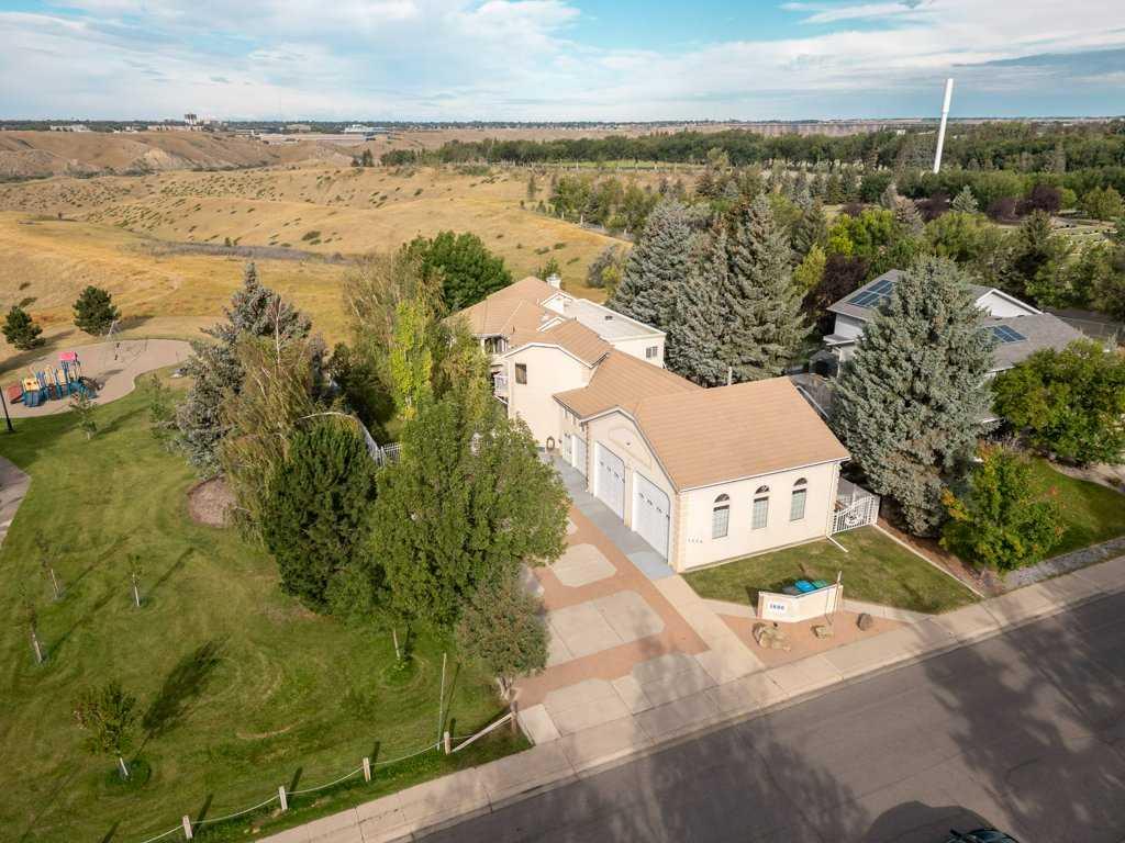 Picture of 1606 Scenic Heights  S, Lethbridge Real Estate Listing