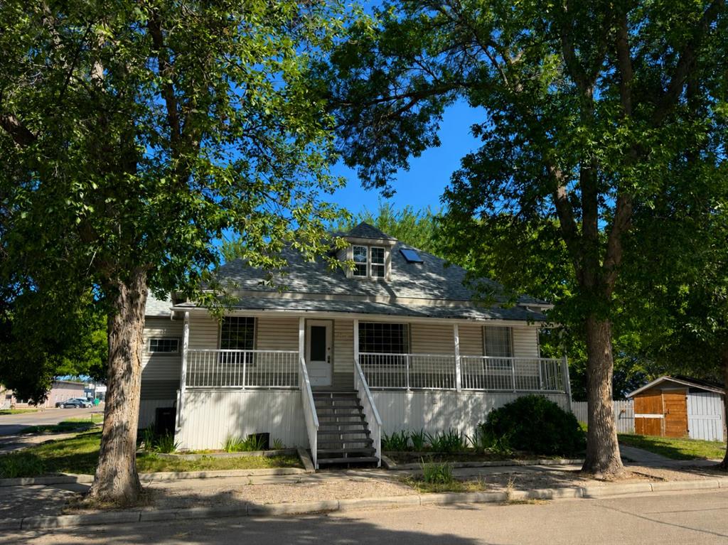 Picture of 804 8 Street SE, Medicine Hat Real Estate Listing