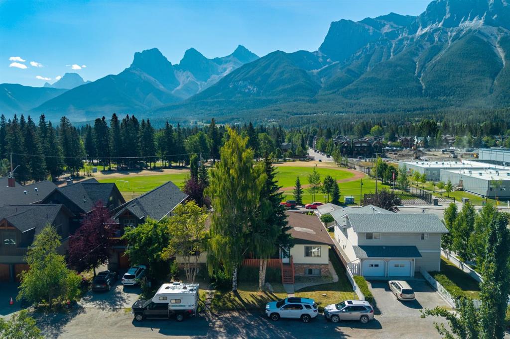 Picture of 631 & 633 7th Street , Canmore Real Estate Listing
