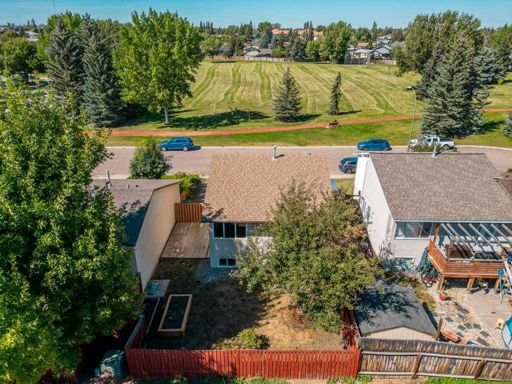 Picture of 8 Columbia Bay W, Lethbridge Real Estate Listing