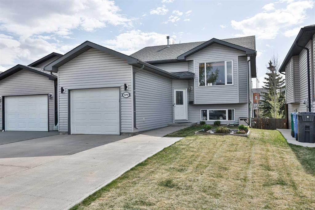 Picture of 709 Blackfoot Terrace W, Lethbridge Real Estate Listing