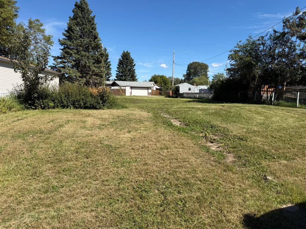 Picture of 231 4 Street NW, Sundre Real Estate Listing