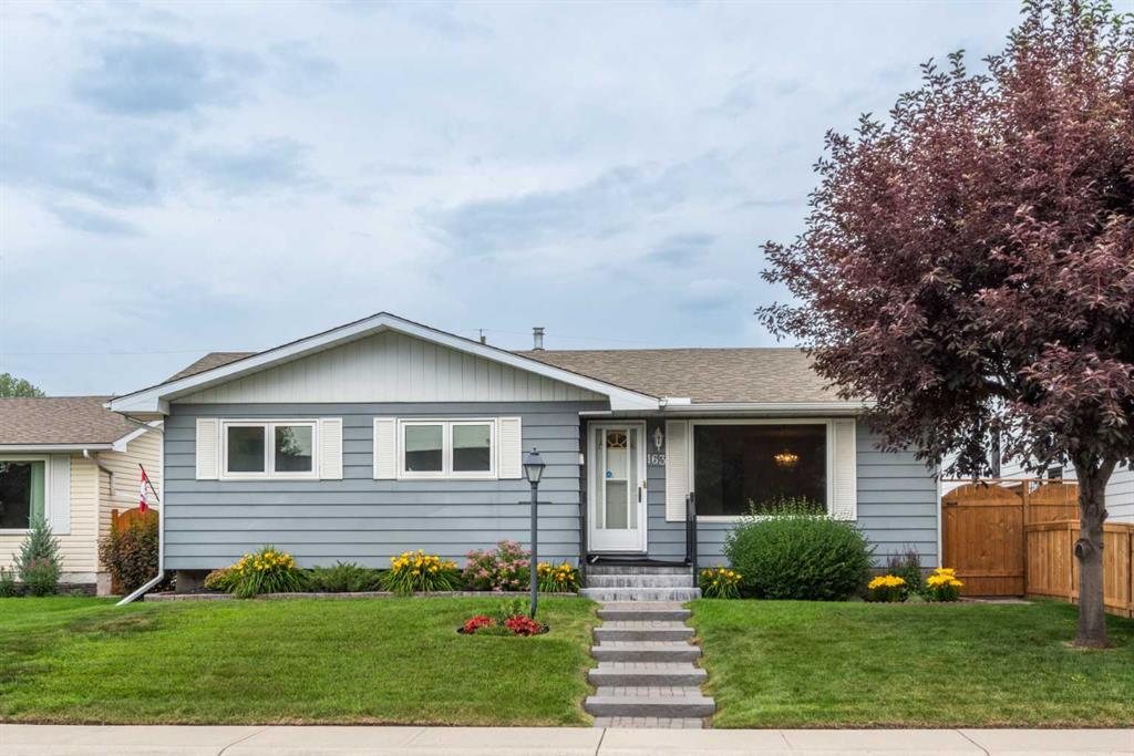 Picture of 163 Lake Sylvan Close SE, Calgary Real Estate Listing