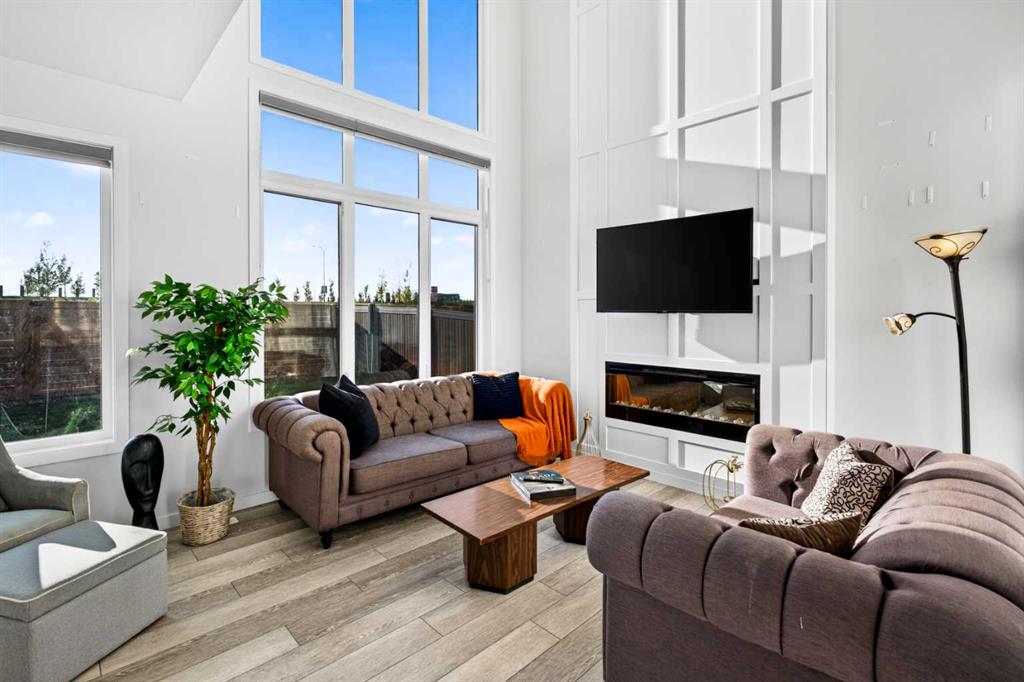 Picture of 215 Mallard Grove SE, Calgary Real Estate Listing