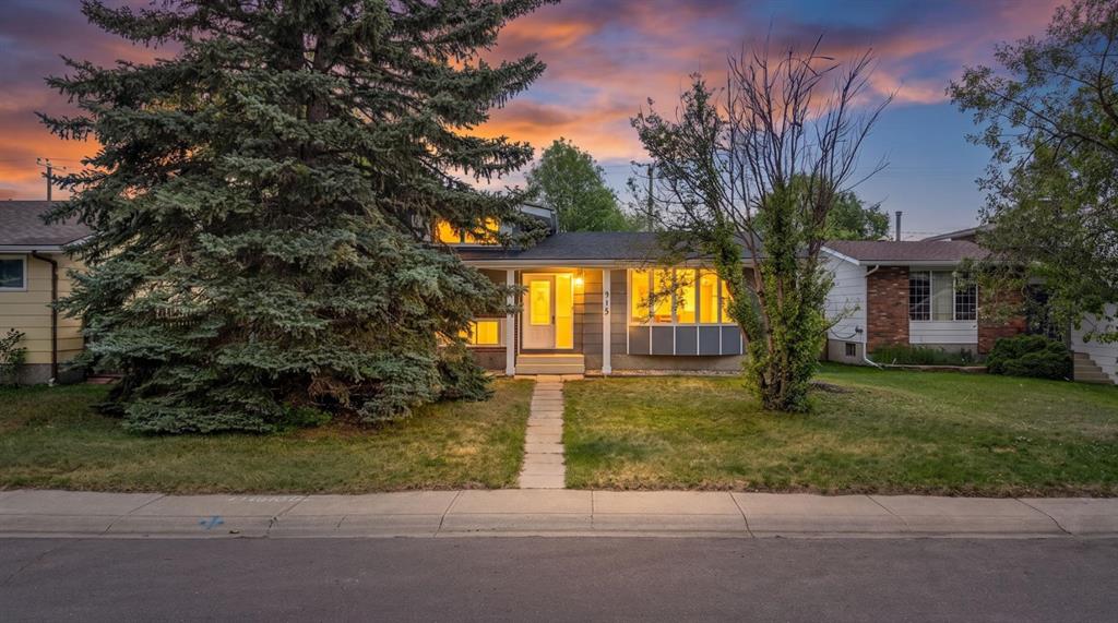 Picture of 315 Thistle Way , Strathmore Real Estate Listing