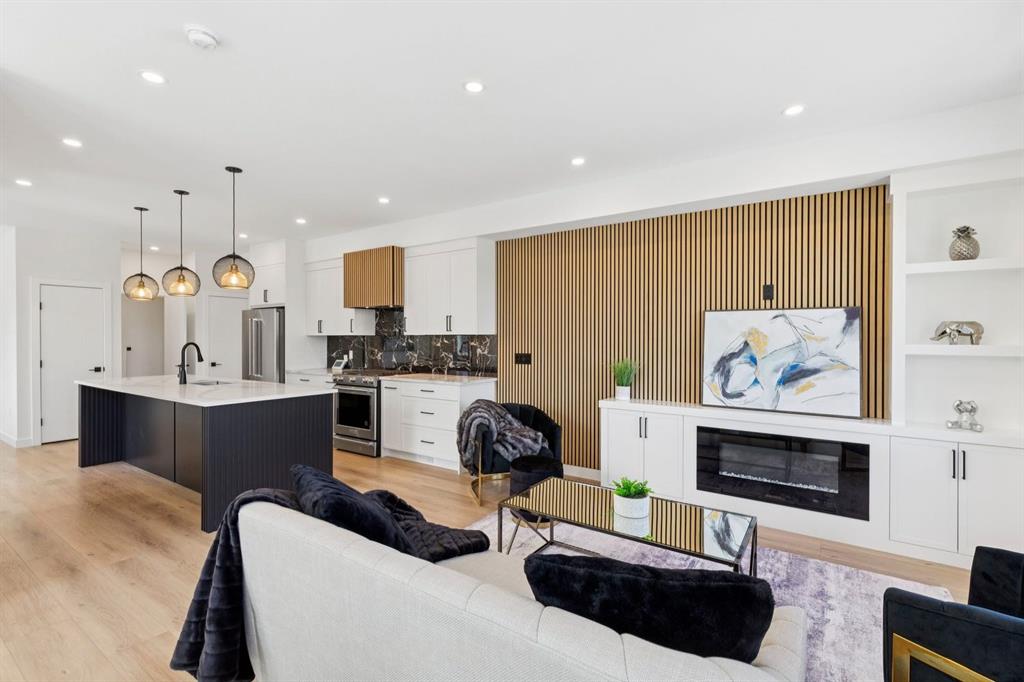 Picture of 2402 Westmount Road NW, Calgary Real Estate Listing