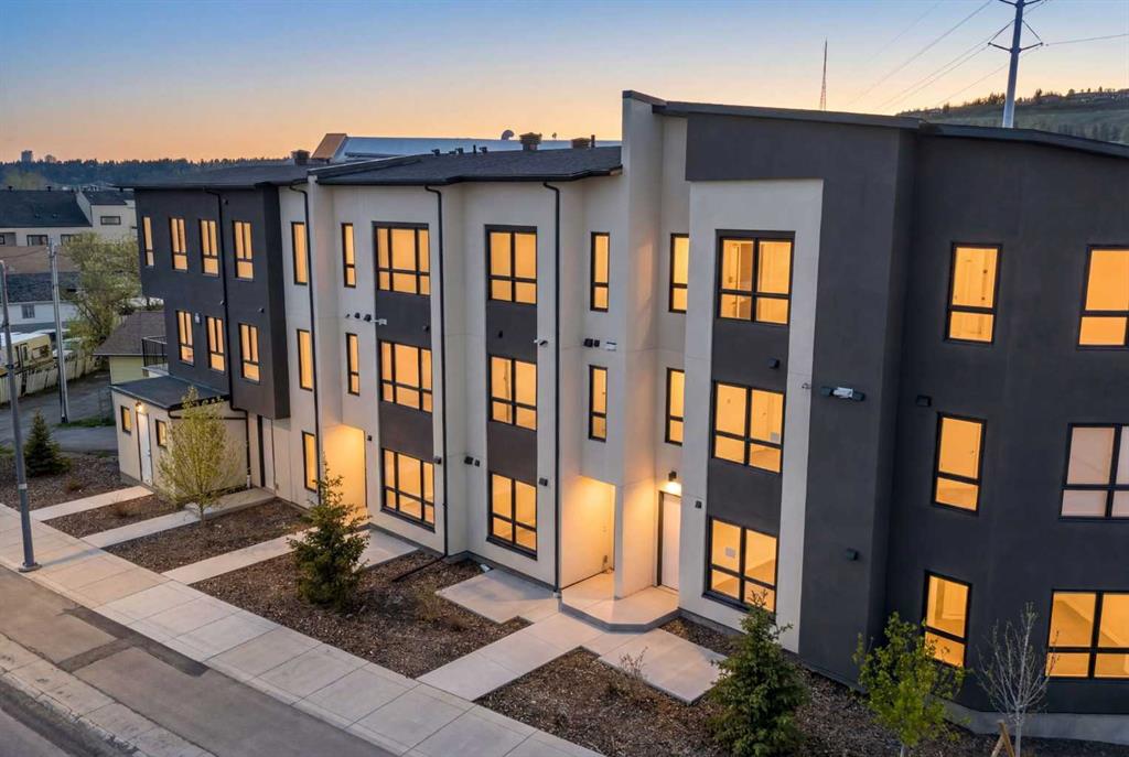 Picture of 4907 Bowness Road NW, Calgary Real Estate Listing
