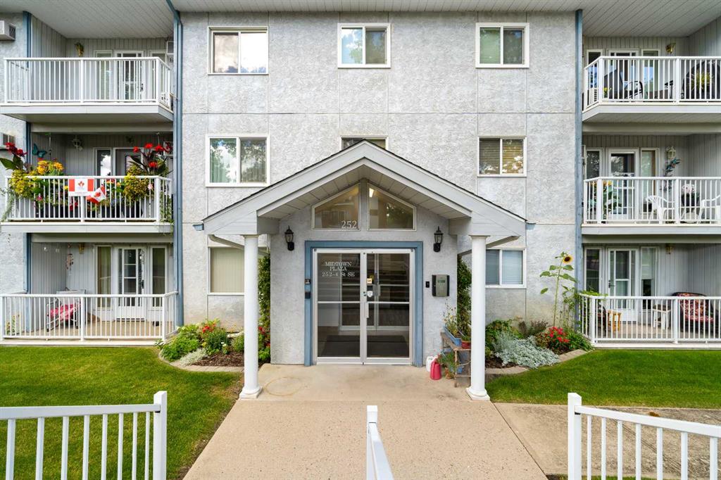 Picture of 303, 252 4 Street SE, Medicine Hat Real Estate Listing