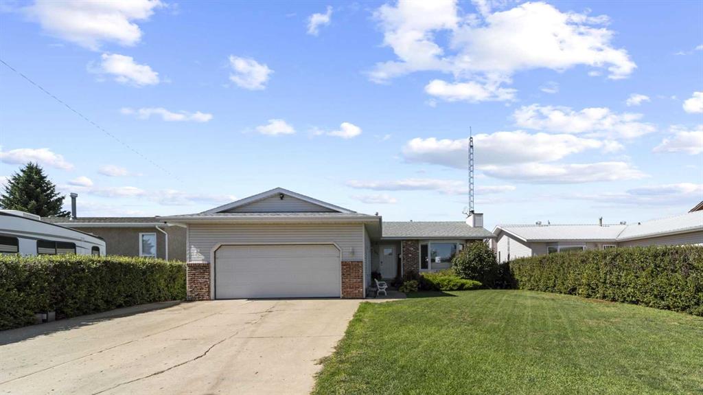 Picture of 4908 56 Street W, Forestburg Real Estate Listing