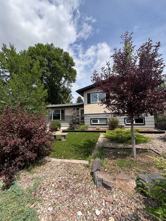 Picture of 425 Normandy Road S, Lethbridge Real Estate Listing