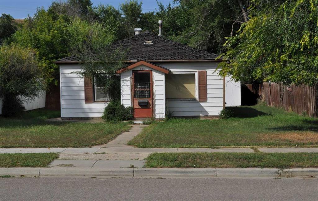 Picture of 646 7 Street SE, Medicine Hat Real Estate Listing