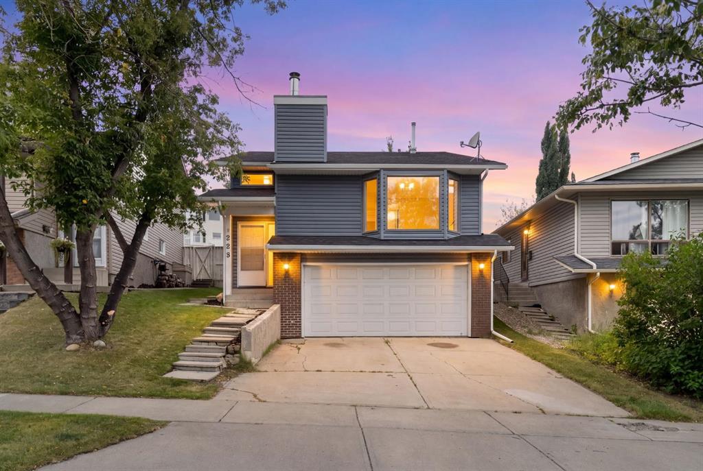 Picture of 229 Macewan Glen Drive NW, Calgary Real Estate Listing