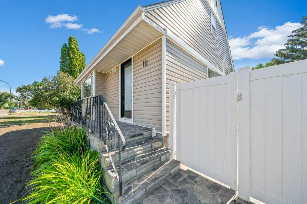 Picture of 111 10 Street SW, Medicine Hat Real Estate Listing