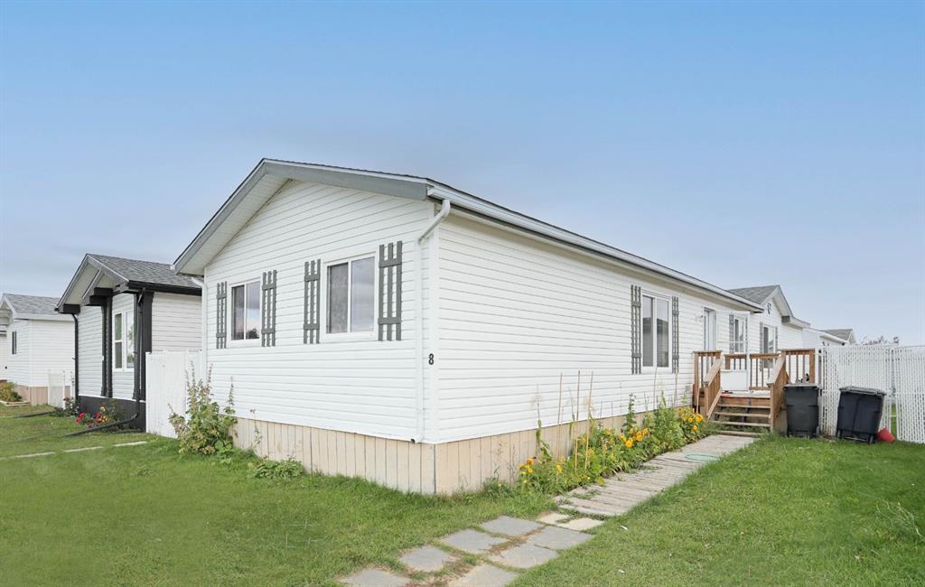 Picture of 8 Meadowplace Crescent E, Brooks Real Estate Listing
