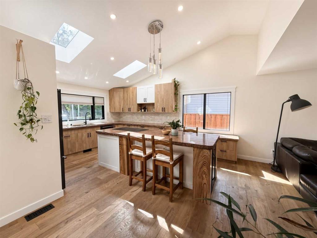 Picture of 524 Willow Park Drive SE, Calgary Real Estate Listing