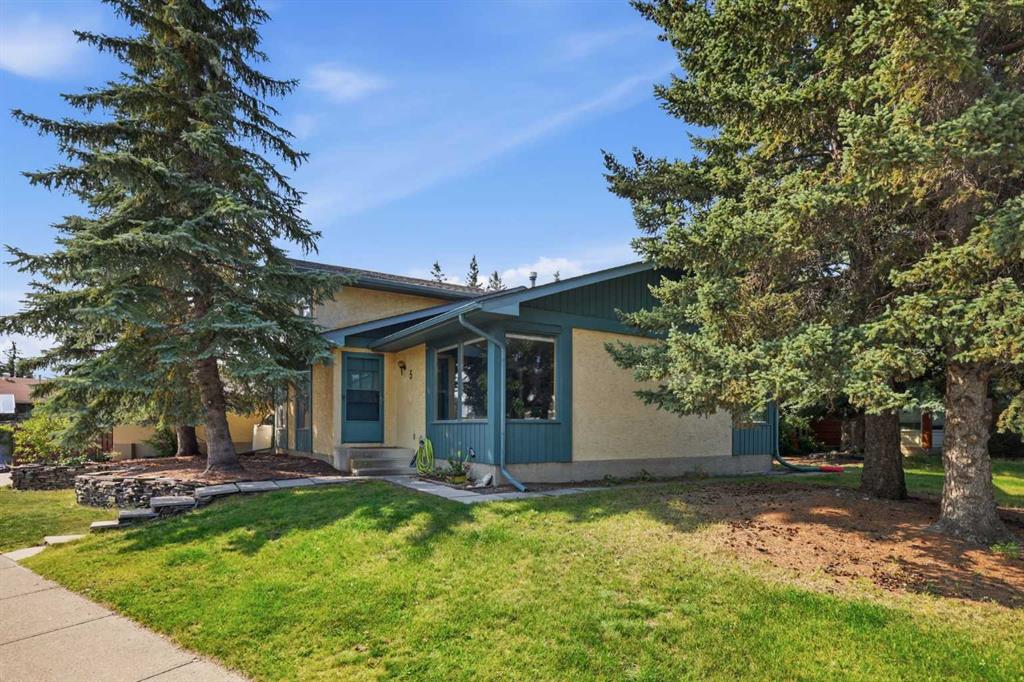 Picture of 5 Glenwood Crescent , Cochrane Real Estate Listing