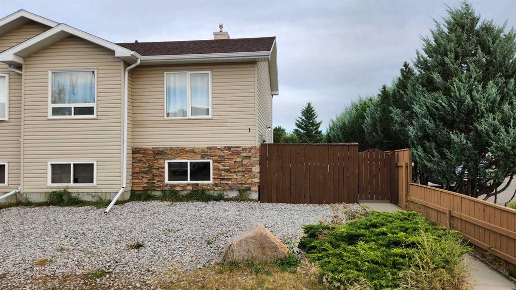 Picture of 1, 720 Heritage Boulevard W, Lethbridge Real Estate Listing
