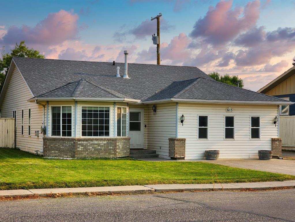 Picture of 613 26 th Street , Fort Macleod Real Estate Listing