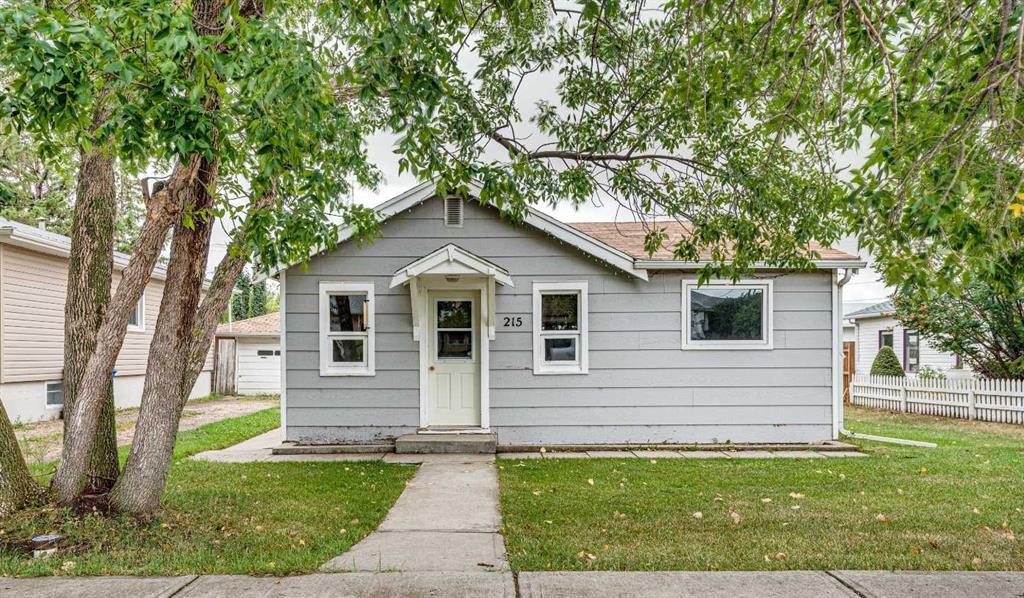 Picture of 215 2 Avenue NE, Three Hills Real Estate Listing
