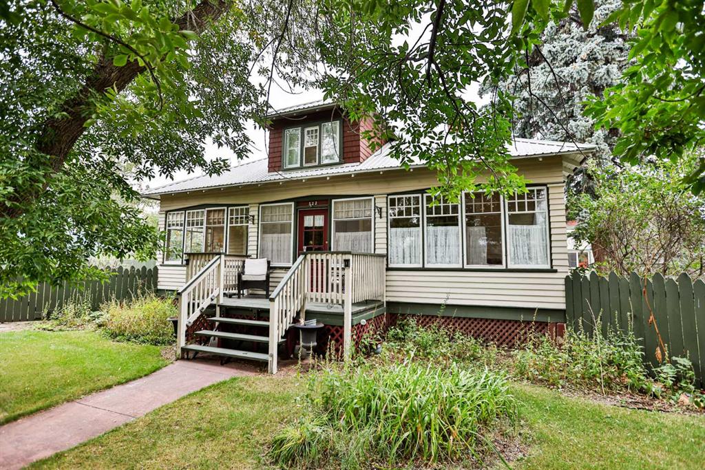 Picture of 522 1 Street S, Vulcan Real Estate Listing