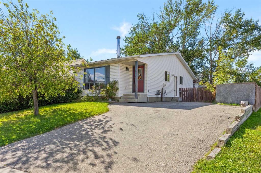 Picture of 3 Emberdale Way SE, Airdrie Real Estate Listing