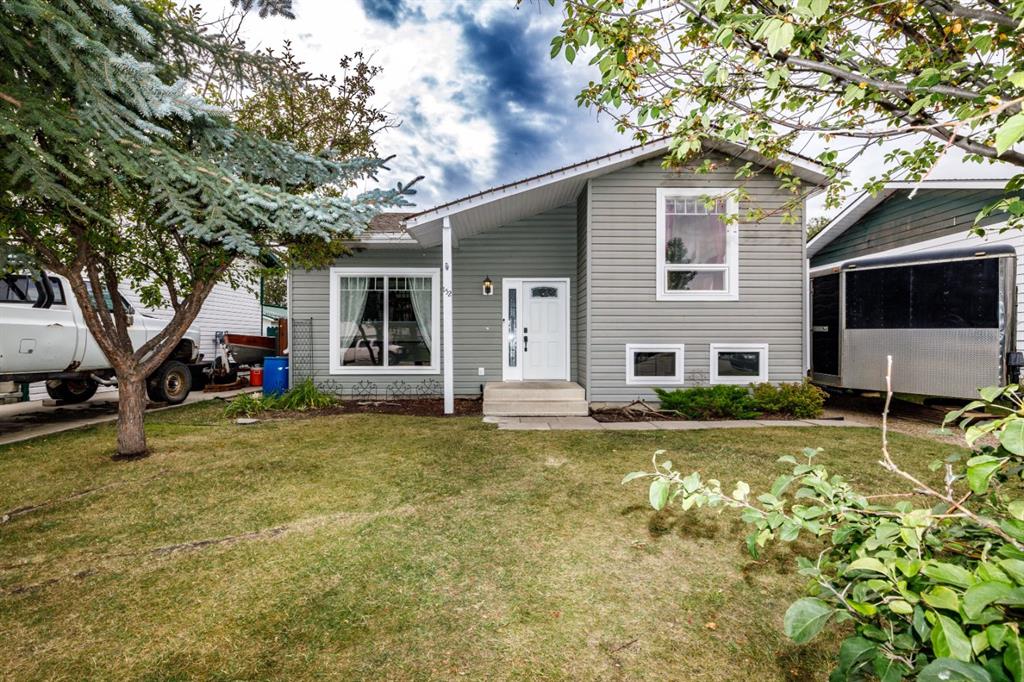 Picture of 152 Dundee Crescent , Penhold Real Estate Listing
