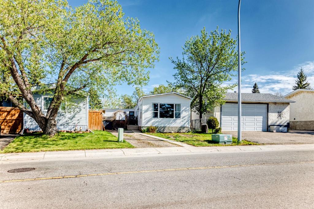 Picture of 124 Big Springs Drive SE, Airdrie Real Estate Listing